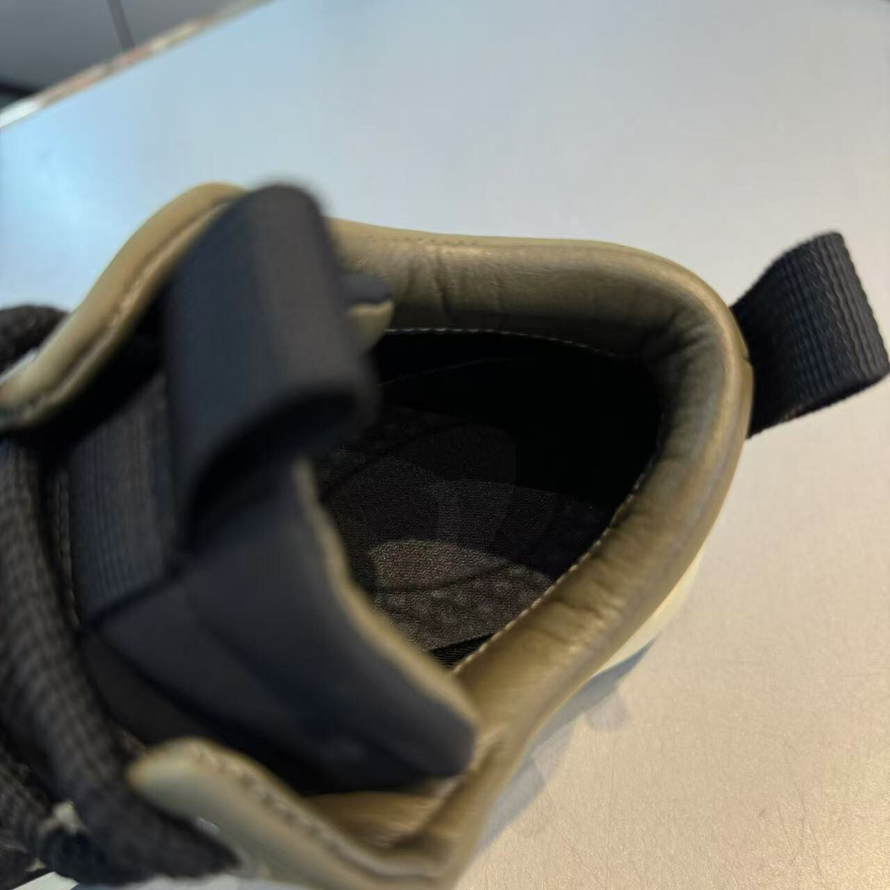 Scarpe casual sportive comode e antiscivolo da uomo alla moda con tacco spesso progettate per stile e funzionalità