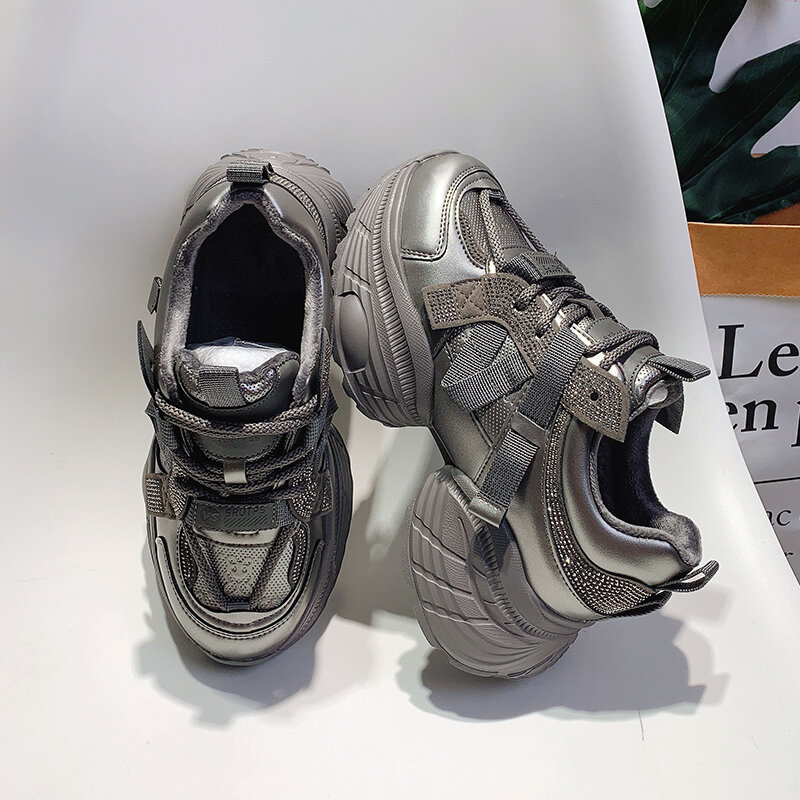 Autunno 2024 Nuovo arrivo Scarpe da papà leggere con suola spessa da donna argentate piccole facili da abbinare Scarpe casual con suola morbida Sneakers Tide