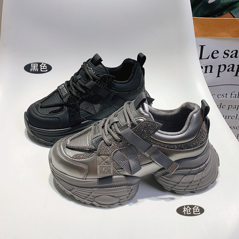 Autunno 2024 Nuovo arrivo Scarpe da papà leggere con suola spessa da donna argentate piccole facili da abbinare Scarpe casual con suola morbida Sneakers Tide