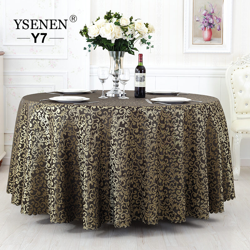 rectangle table with round tablecloth