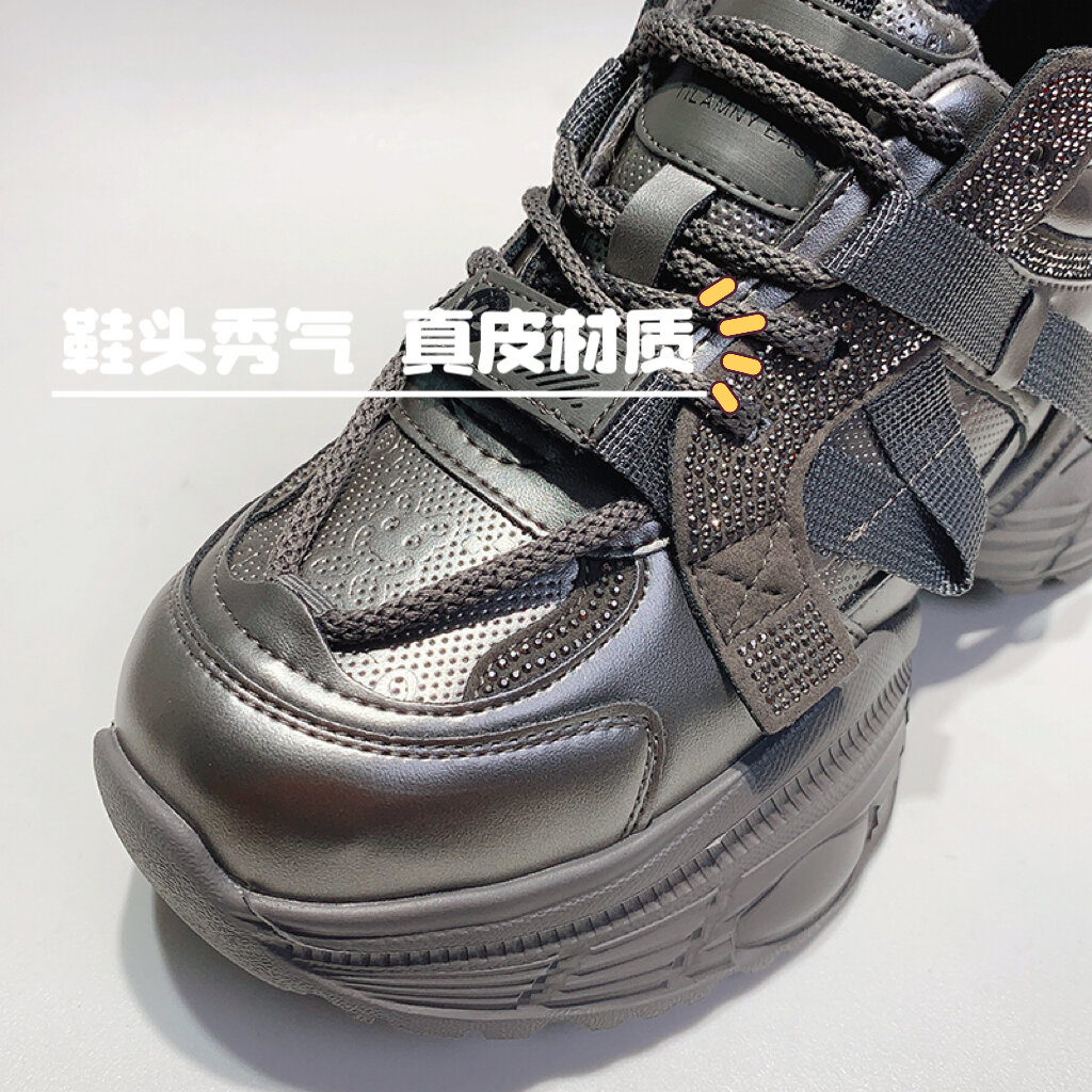 Autunno 2024 Nuovo arrivo Scarpe da papà leggere con suola spessa da donna argentate piccole facili da abbinare Scarpe casual con suola morbida Sneakers Tide
