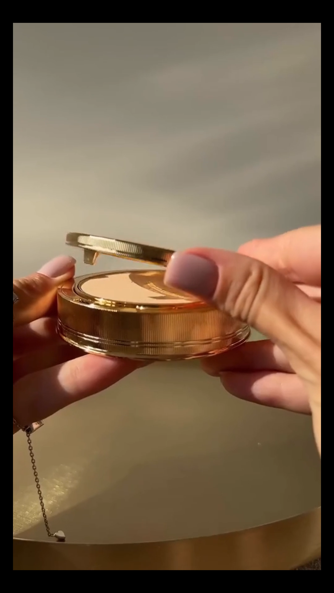 Phấn Phủ Gucci Gồm 4 Tone:00,01,000,00.5. Giúp che phủ khuyết điểm hoàn hảo,Cung cấp thêm dưỡng chất bao phủ khuôn mặt