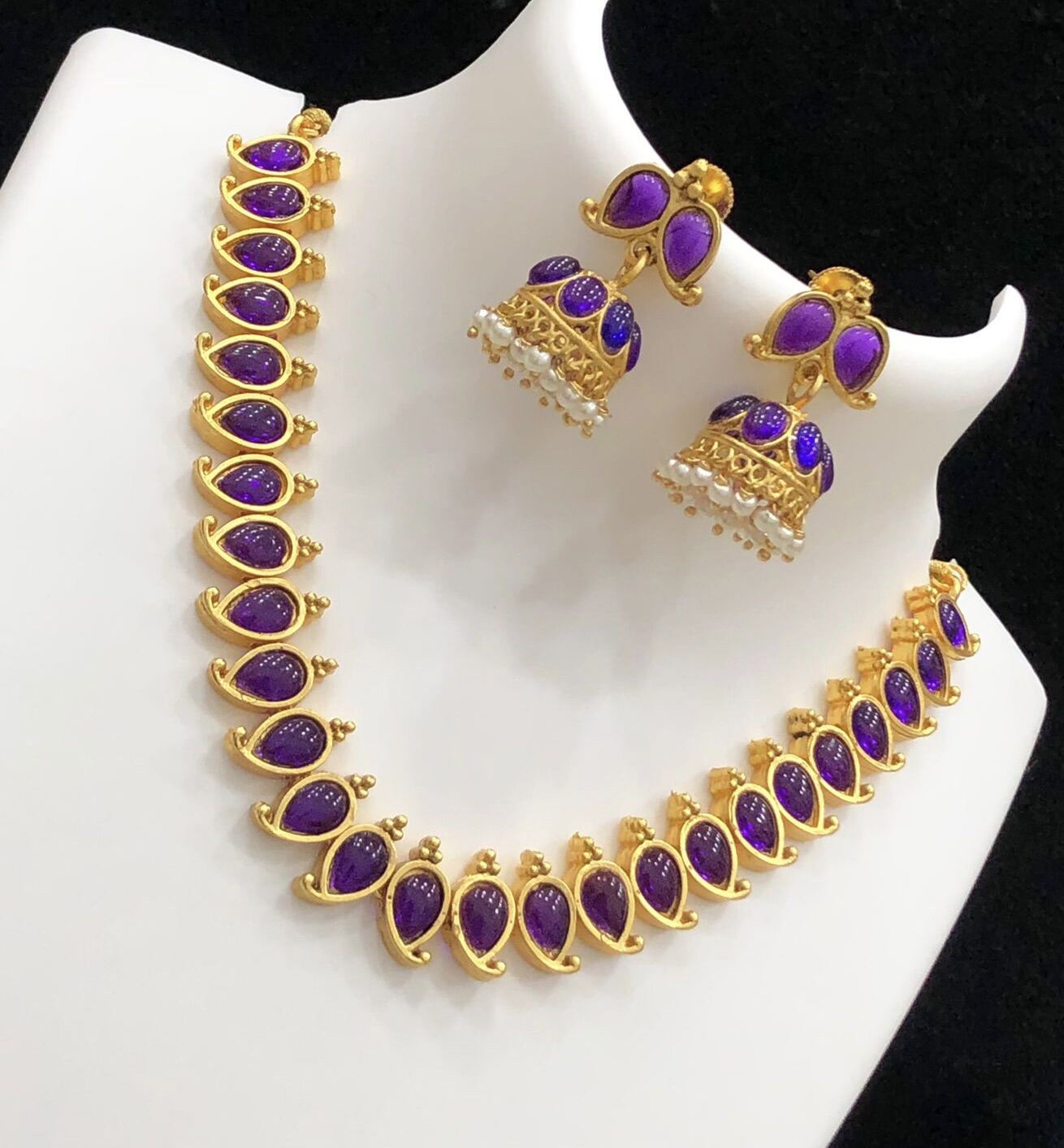 Gold jewellery set with on sale price