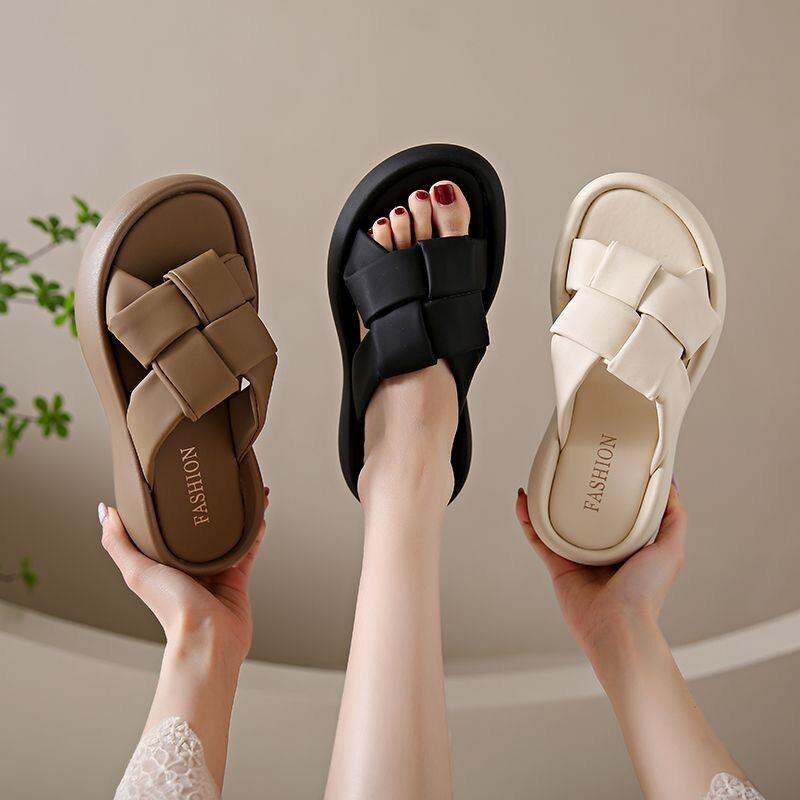 Fashionable Ladies Sandals Summer Outdoor Wear Thick Bottom Beach Slippers Soft Sole Comfortable Feel Casual Slip-On Shoes. 