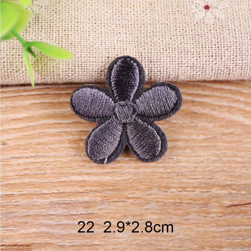 10 Pieces Iron on Embroidery Patch 23 Colours of Small Flowers 2.9*2.8CM Cheap Wholesale Clothing Accessories Back Adhesive