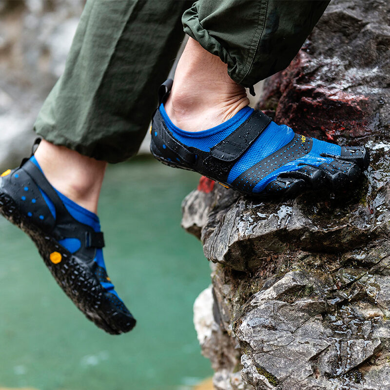vibram men's water shoes