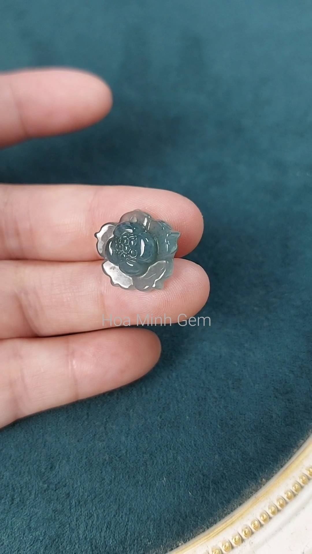 Charm đá ngọc Cẩm Thạch cham khắc hình hoa sen bình an size 16.6 x 15.3mm C0227 Hoa Minh Gem