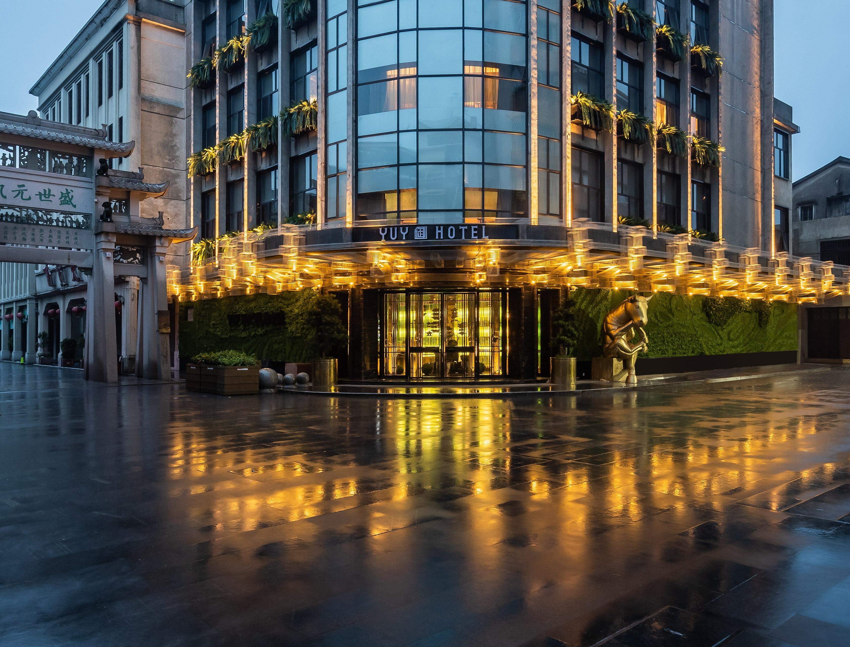 YUY HOTEL,Chaozhou City Hotel Booking,Marriott International, Hilton Worldwide, InterContinental Hotels Group (IHG), AccorHotels, Hyatt Hotels Corporation, Wyndham Hotels & Resorts, Huazhu Hotels Group, Disney Hotel, Best Western Hotels & Resorts, Shangri ราคา  12,743 บาท*ส่งฟรี