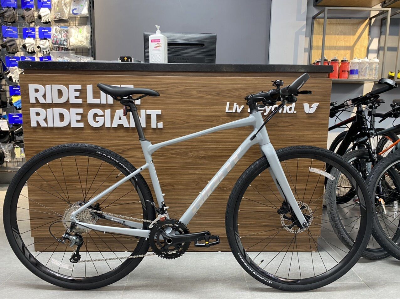 GIANT REVOLT F1 2022 | Lazada Singapore