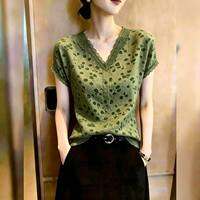 KUNAILIN | V-neck Floral Loose and Slim-fit Blouse