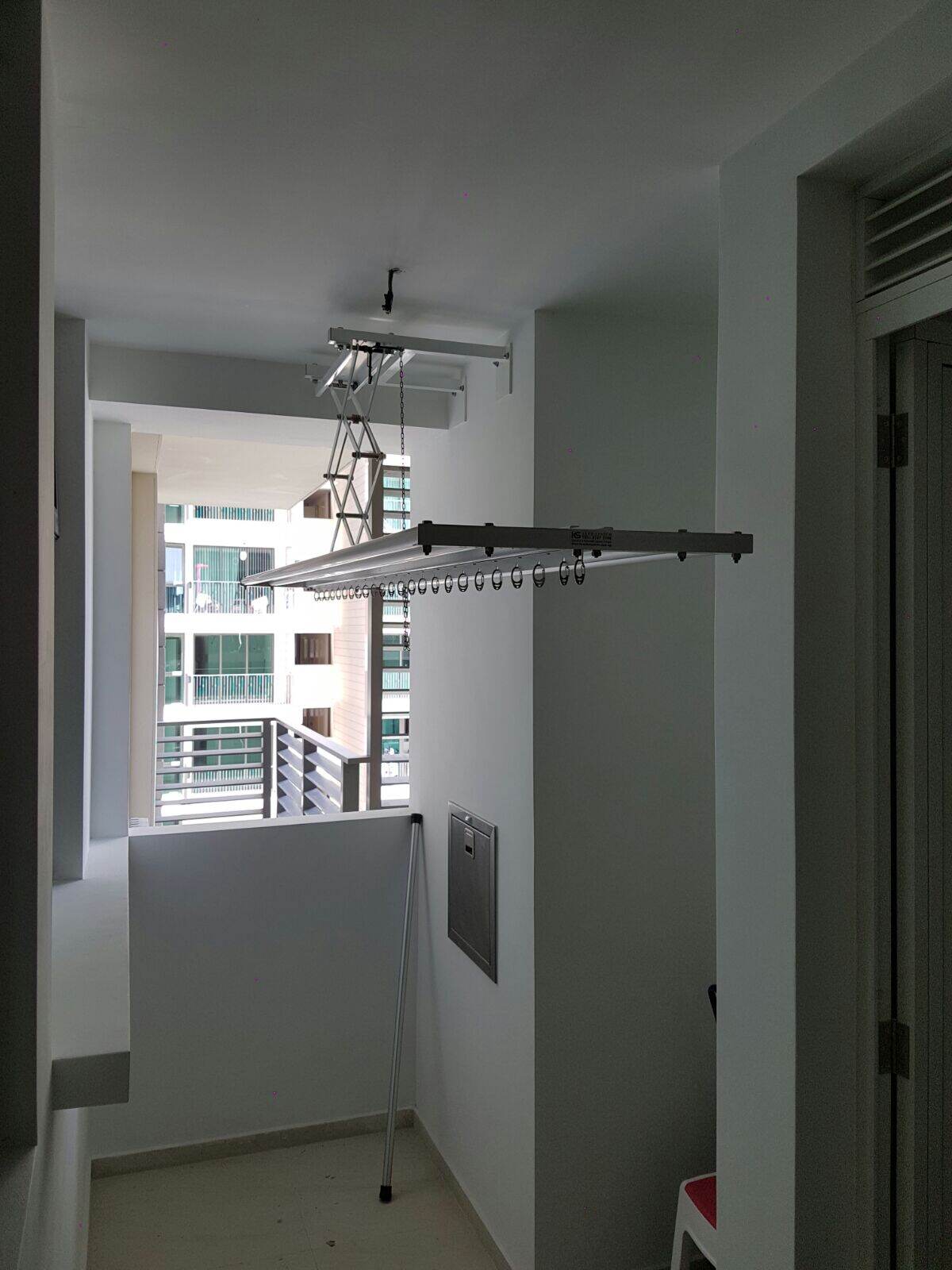 Hdb retractable laundry rack sale