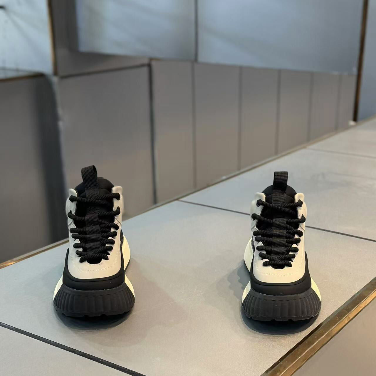 Scarpe casual sportive comode e antiscivolo da uomo alla moda con tacco spesso progettate per stile e funzionalità