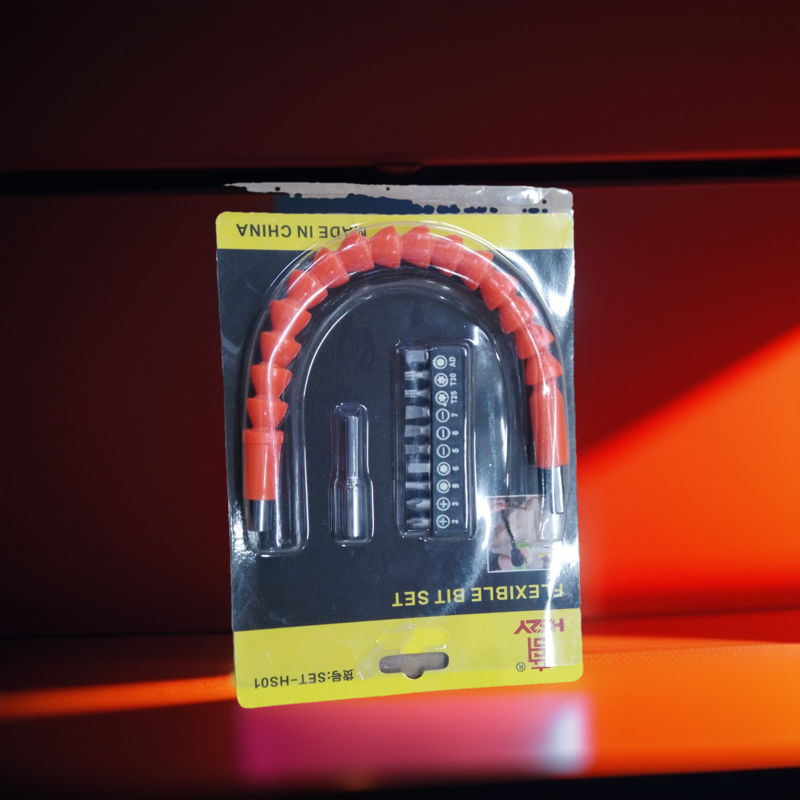 Flexible bit set for screwdrivers. 