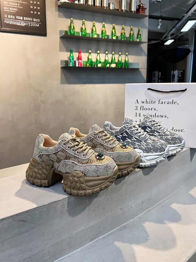 Eleganti scarpe da papà retrò con borchie di diamanti con tacchi spessi da donna, versatili, sportive e casual, altezza aumentata, comodo interno in rete