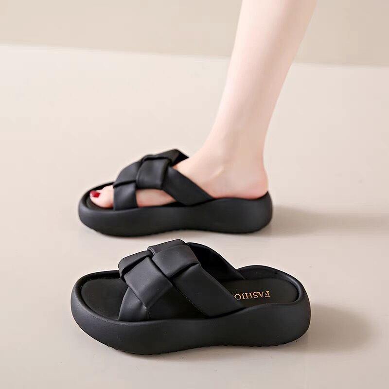 Fashionable Ladies Sandals Summer Outdoor Wear Thick Bottom Beach Slippers Soft Sole Comfortable Feel Casual Slip-On Shoes. 