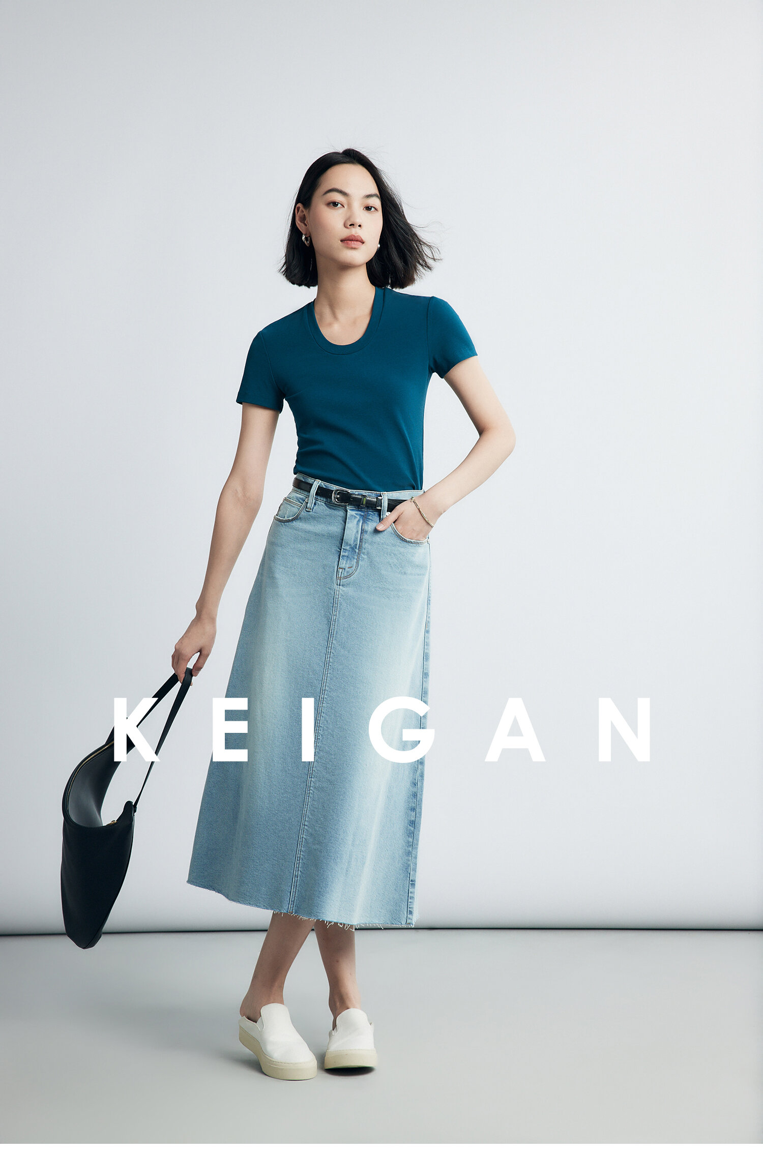 تي شيرت بقصة ضيقة وياقة عالية وأكمام قصيرة وطبقة أساسية مرنة وتضييق وتصميم رائع ورقبة دائرية وطول قصير من مزيج القطن