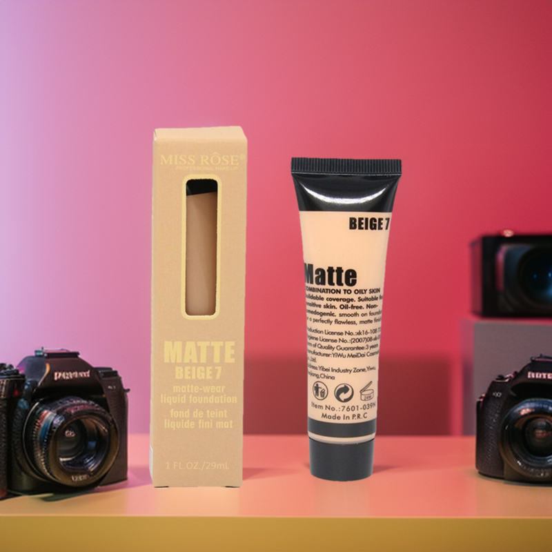 Premium%20Quality%20Matte%20Foundation%20-%20Image%204