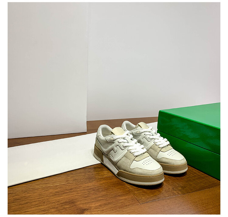 Scarpe da tavola retrò in pelle color block da donna casual all-match primaverili nuovo stile Sneakers bianche sportive Dequn Shoes Street Style