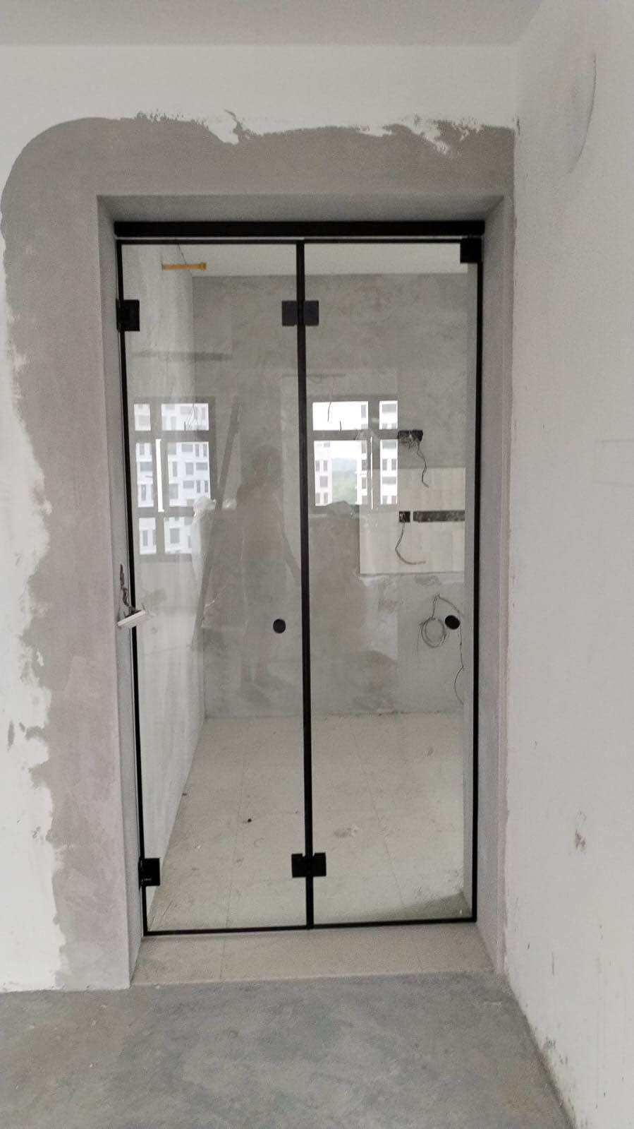 10mm clear tempered glass bi-fold door w/black frame