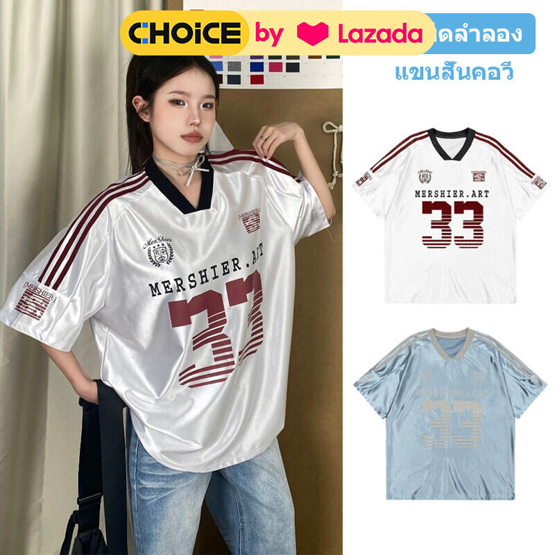 เสื้อเจอร์ซีย์คอกลมแขนสั้นเอลิตต์ สไตล์หรูหรา ระบายอากาศได้ดี และออกแบบมาเพื่อความสะดวกสบาย เหมาะสำหรับไลฟ์สไตล์ที่กระฉับกระเฉงของนักกีฬา ราคา 260 บาท*ส่งฟรี
