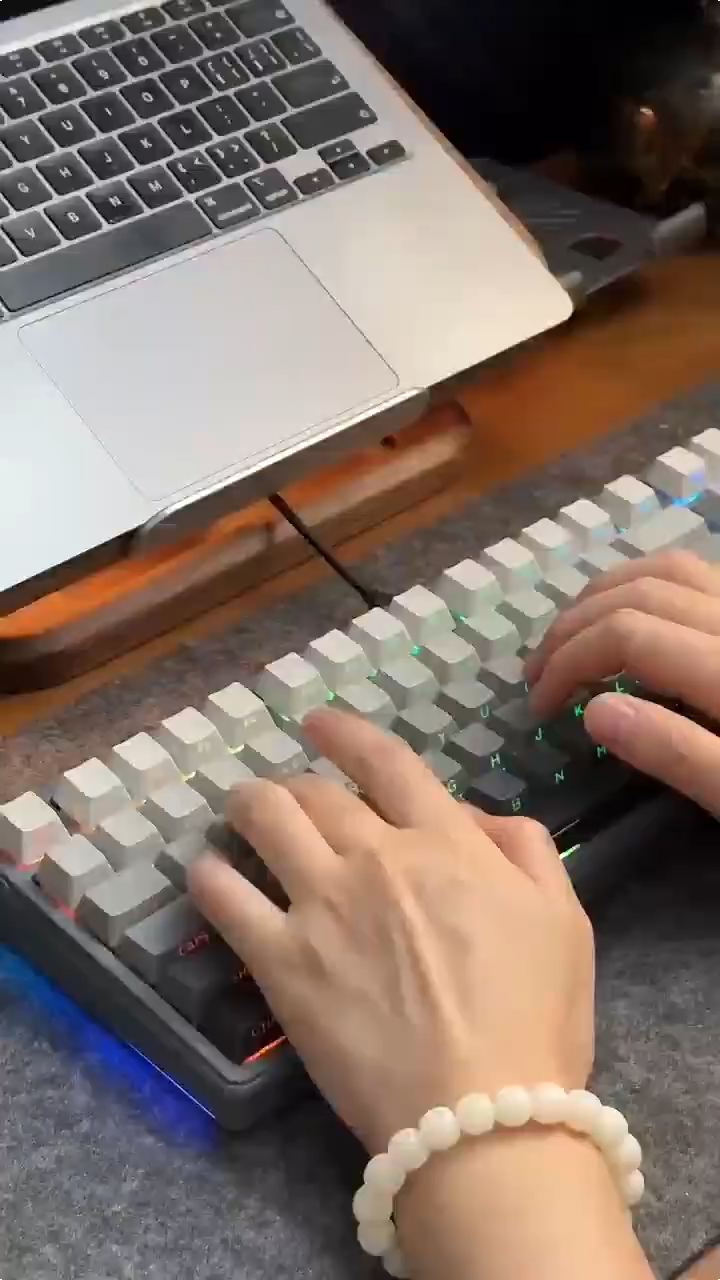 【DELIVER IN 3 DAYS】 ZIFRIEND ZT99 99 Keys Gasket Mechanical Keyboard Wired / Bluetooth / 2.4G 3 Modes Side Engraved Gaming Keyboard Customized Double PBT Keycaps Layer Silencer RGB / White Backlight 3 / 5 Pin Hot Swappable Noah Silver Switch