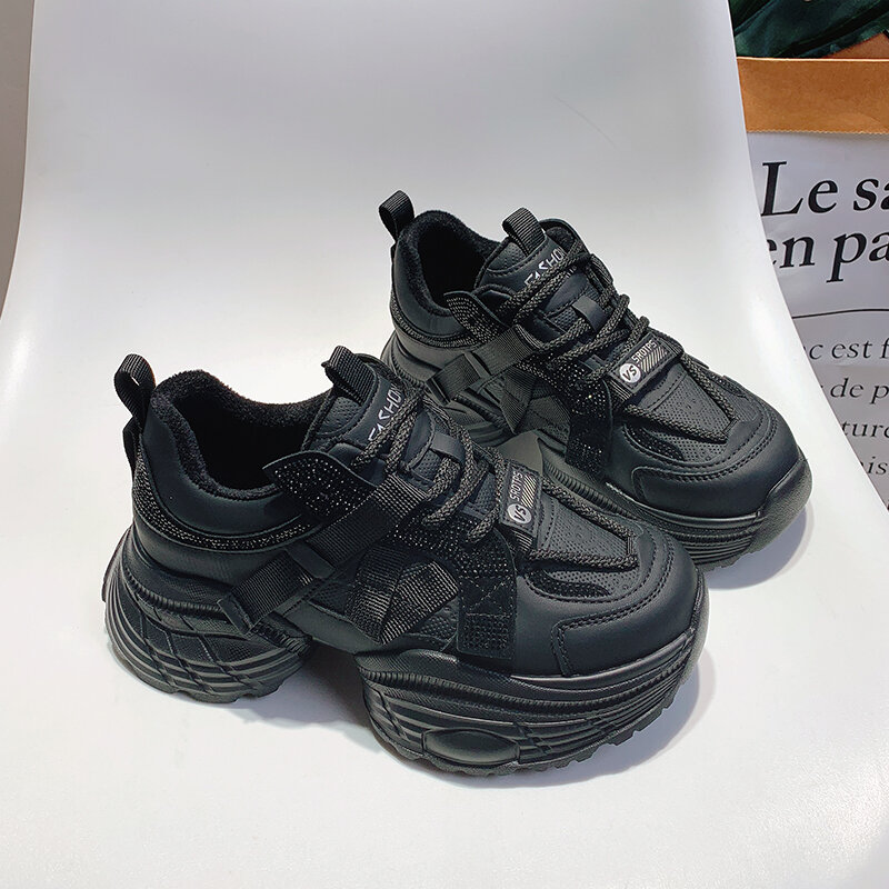 Autunno 2024 Nuovo arrivo Scarpe da papà leggere con suola spessa da donna argentate piccole facili da abbinare Scarpe casual con suola morbida Sneakers Tide