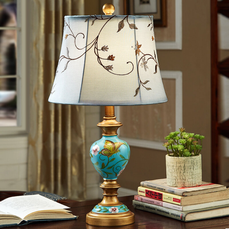 retro free standing lamp