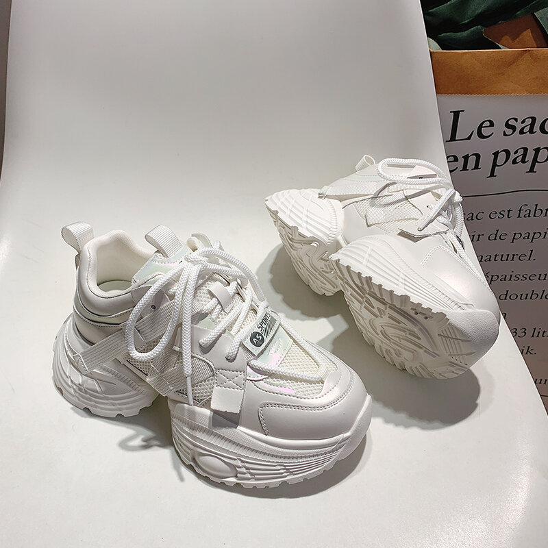 Autunno 2024 Nuovo arrivo Scarpe da papà leggere con suola spessa da donna argentate piccole facili da abbinare Scarpe casual con suola morbida Sneakers Tide