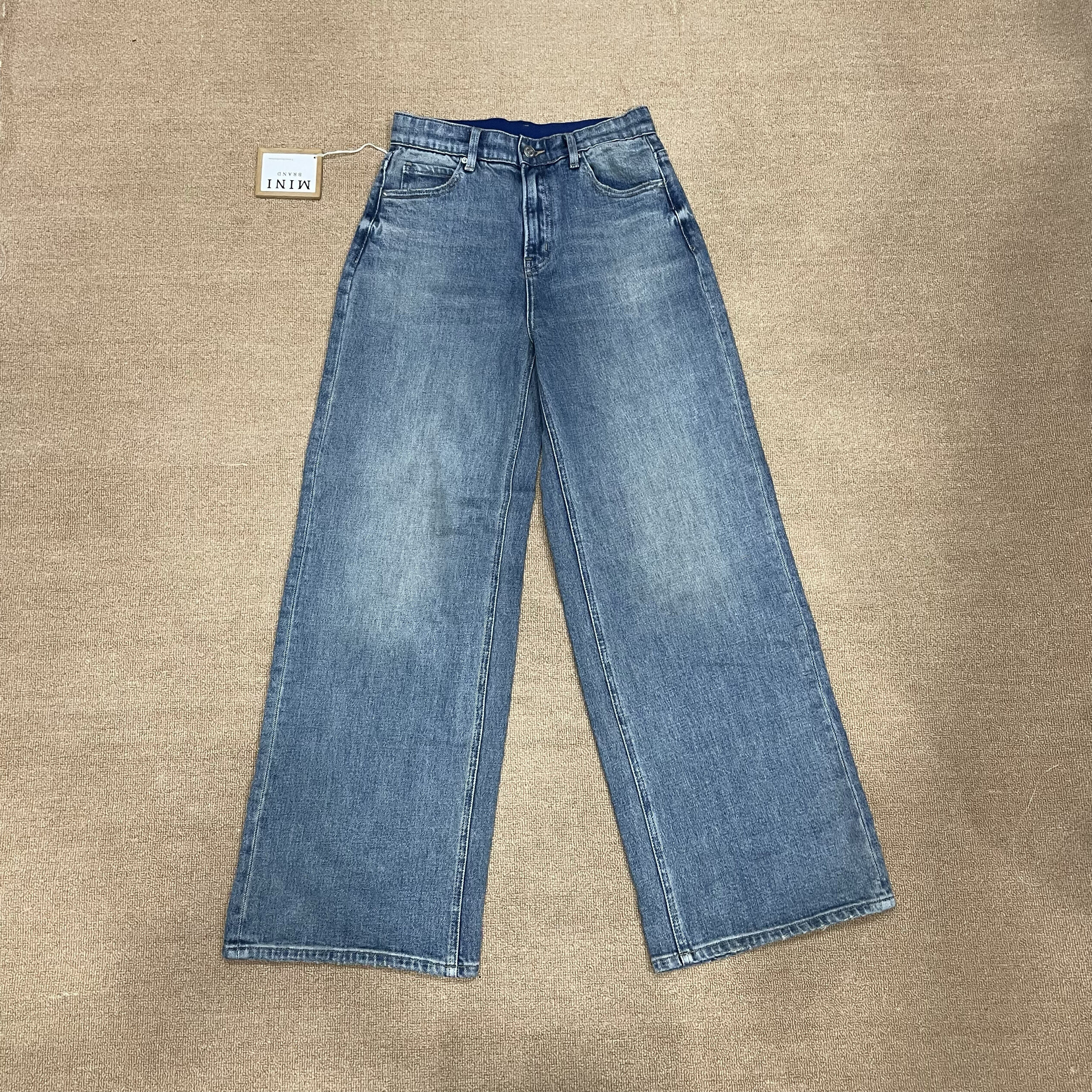 MiniJeans blu nuovi di zecca con elastico a vita alta elasticizzati a gamba larga dal taglio dritto che allungano le gambe e nascondono pantaloni di carne