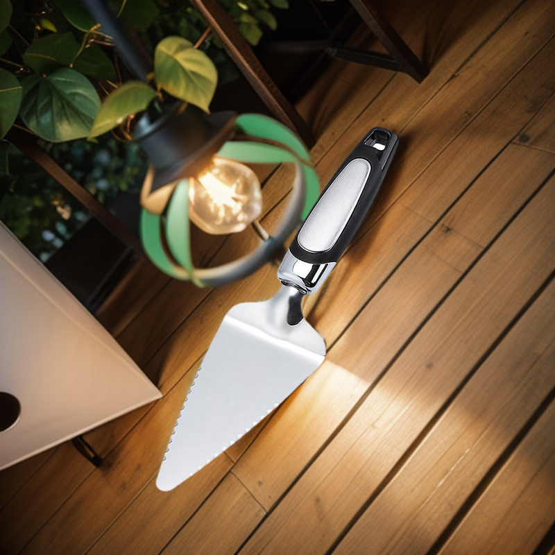 Soft Grip Cake Server. 