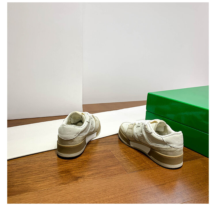 Scarpe da tavola retrò in pelle color block da donna casual all-match primaverili nuovo stile Sneakers bianche sportive Dequn Shoes Street Style