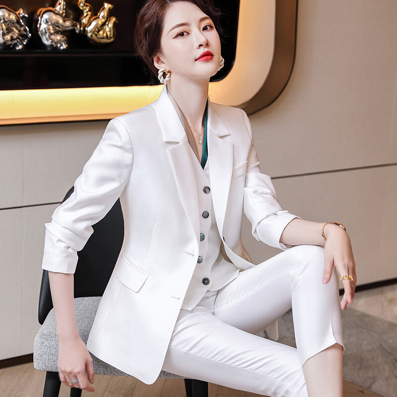 ladies white blazer size 18