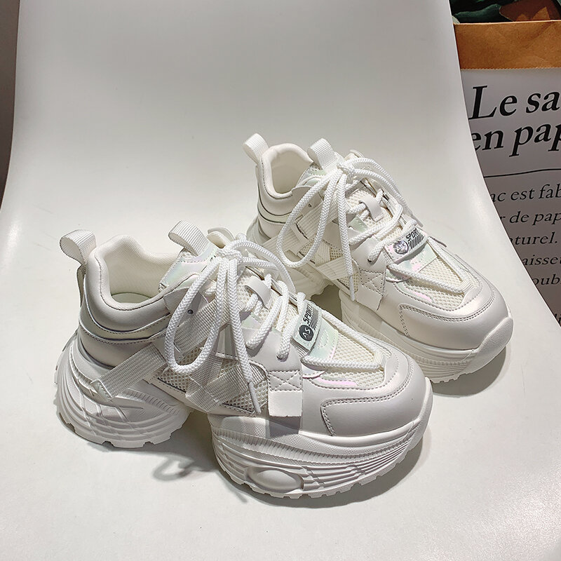 Autunno 2024 Nuovo arrivo Scarpe da papà leggere con suola spessa da donna argentate piccole facili da abbinare Scarpe casual con suola morbida Sneakers Tide