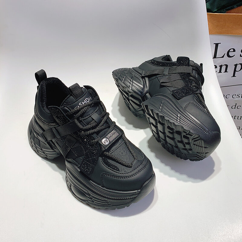 Autunno 2024 Nuovo arrivo Scarpe da papà leggere con suola spessa da donna argentate piccole facili da abbinare Scarpe casual con suola morbida Sneakers Tide