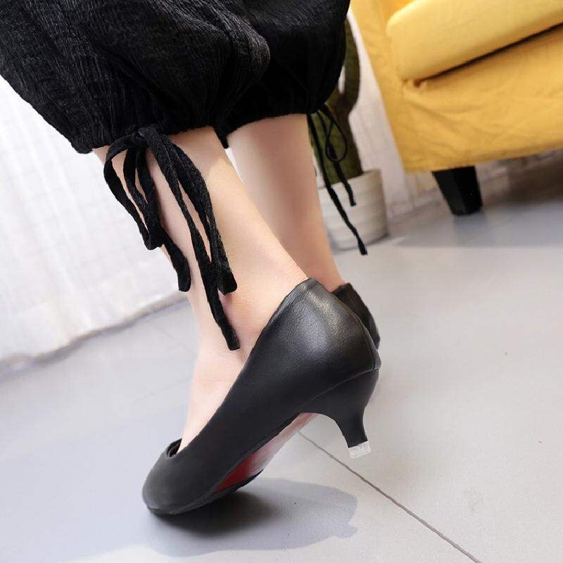 pull on athletic shoes