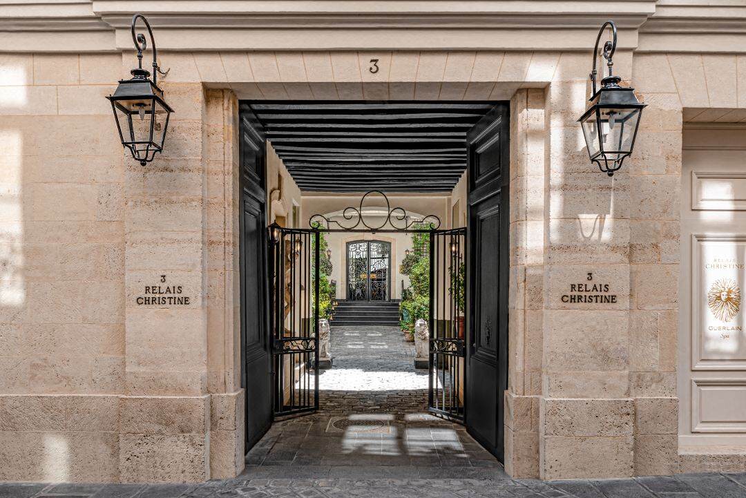 Relais Christine,Paris Hotel Booking,Marriott International, Hilton Worldwide, InterContinental Hotels Group (IHG), AccorHotels, Hyatt Hotels Corporation, Wyndham Hotels & Resorts, Huazhu Hotels Group, Disney Hotel, Best Western Hotels & Resorts, Shangri- Giá 36,818,823 Đồng*Miễn phí vận chuyển