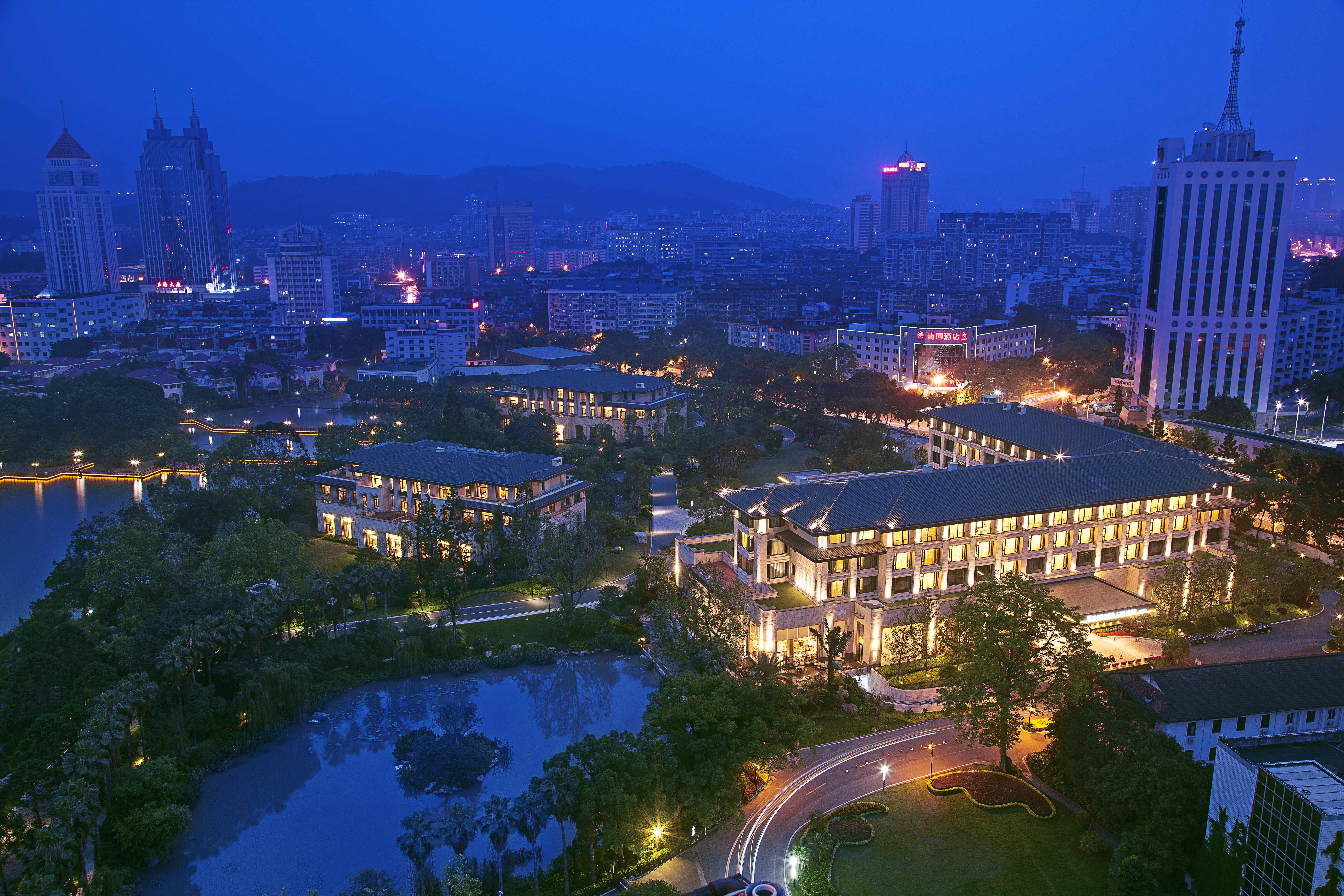 Khách sạn Fuzhou Yuhua (Chi nhánh Công viên Tây Hồ),Fuzhou Hotel Booking,Marriott International, Hilton Worldwide, InterContinental Hotels Group (IHG), AccorHotels, Hyatt Hotels Corporation, Wyndham Hotels & Resorts, Huazhu Hotels Group, Disney Hotel, Bes Giá 36,192,120 Đồng*Miễn phí vận chuyển