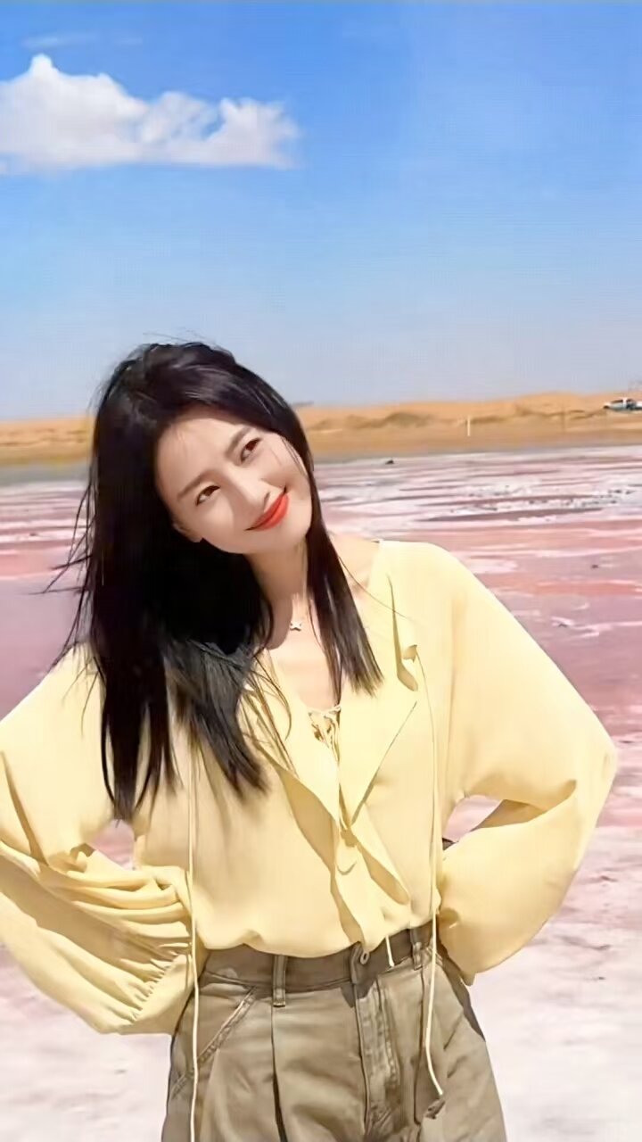 สไตล์เดียวกับ Retro Denim Female Spring 2024 ของ Gao Yuanyuan