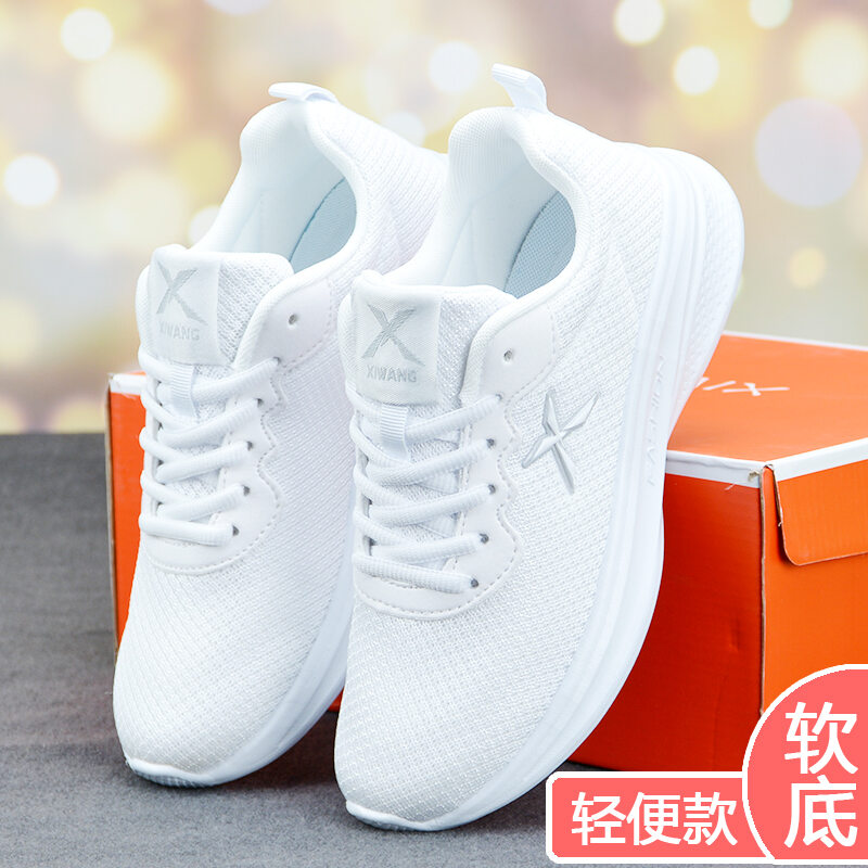 2021 breathable mesh lightweight soft sole sneakers