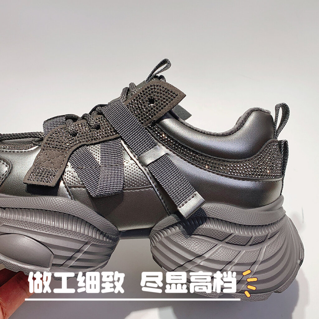Autunno 2024 Nuovo arrivo Scarpe da papà leggere con suola spessa da donna argentate piccole facili da abbinare Scarpe casual con suola morbida Sneakers Tide
