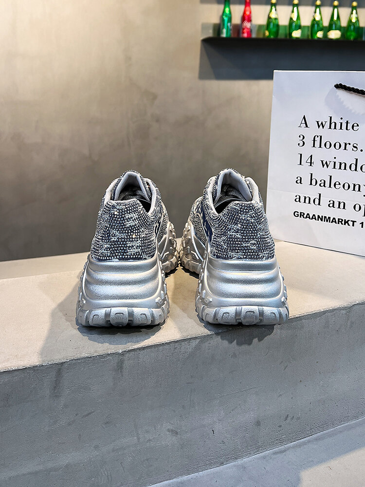 Eleganti scarpe da papà retrò con borchie di diamanti con tacchi spessi da donna, versatili, sportive e casual, altezza aumentata, comodo interno in rete