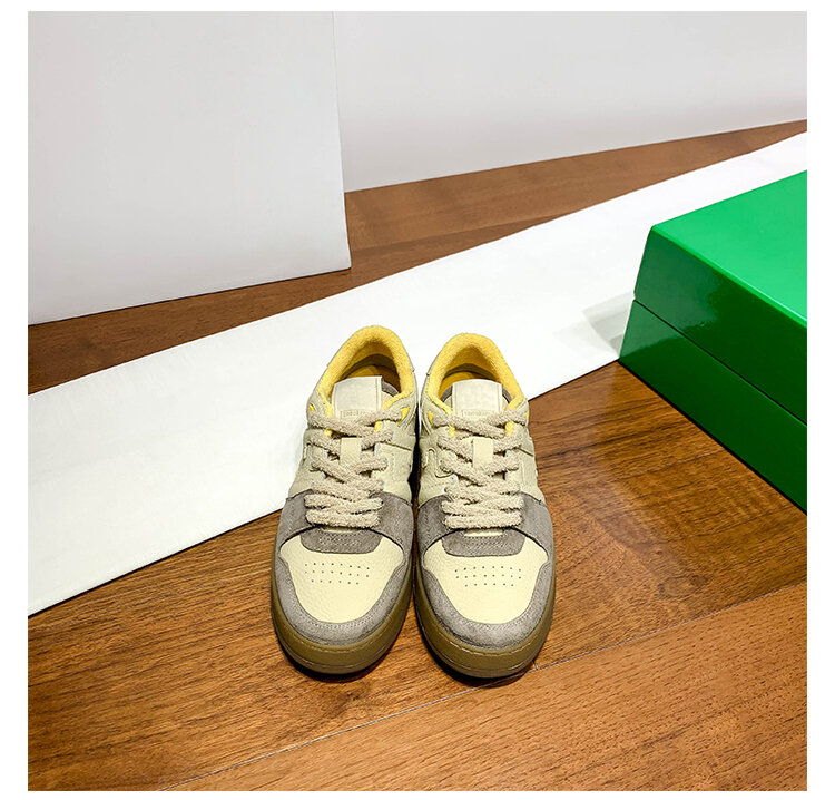 Scarpe da tavola retrò in pelle color block da donna casual all-match primaverili nuovo stile Sneakers bianche sportive Dequn Shoes Street Style