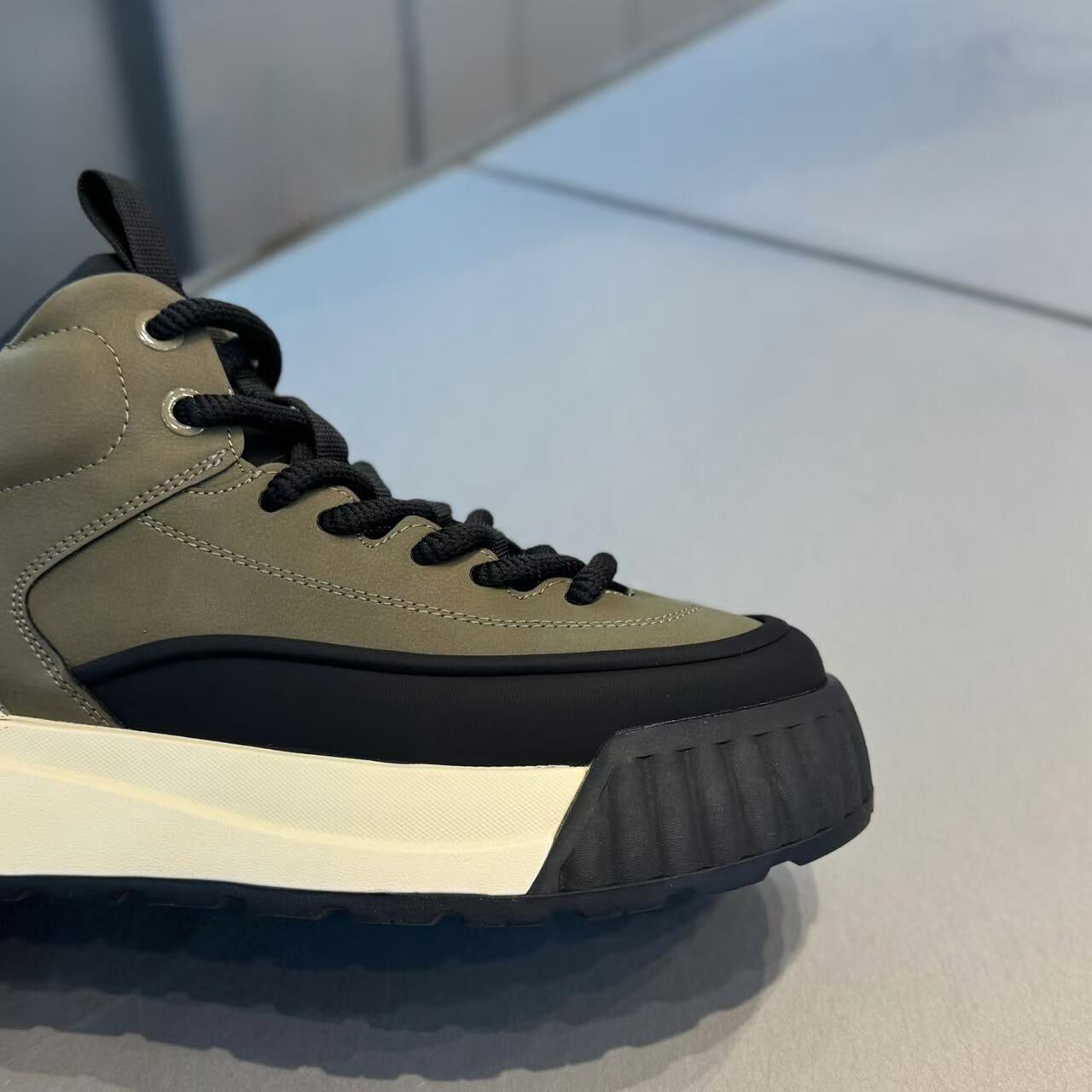Scarpe casual sportive comode e antiscivolo da uomo alla moda con tacco spesso progettate per stile e funzionalità
