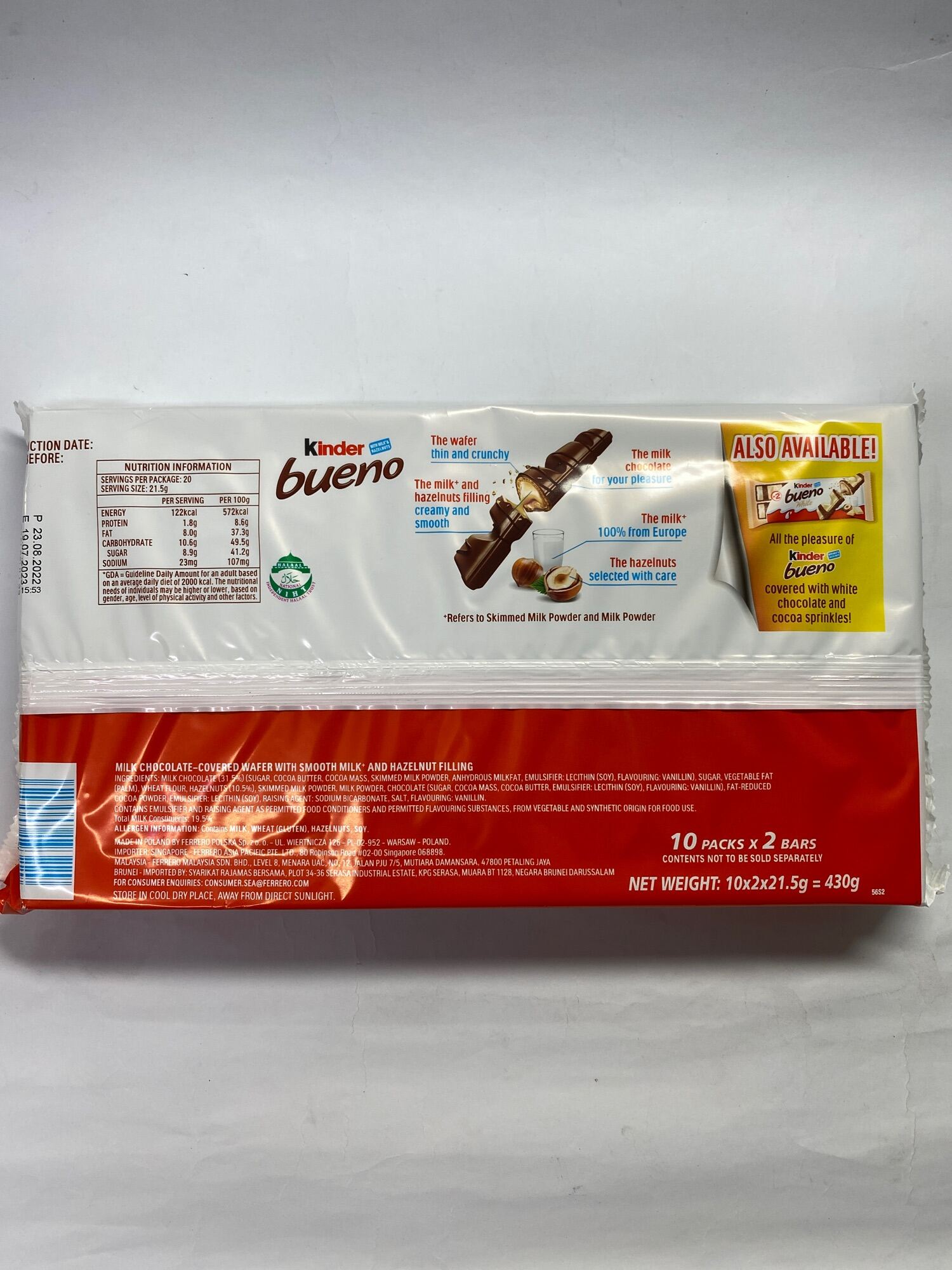 Kinder Bueno with milk & hazelnut (10packs x 2 bars). 