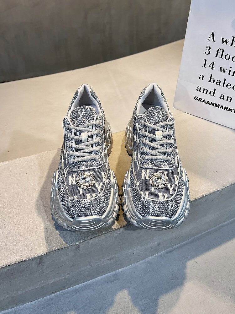 Eleganti scarpe da papà retrò con borchie di diamanti con tacchi spessi da donna, versatili, sportive e casual, altezza aumentata, comodo interno in rete
