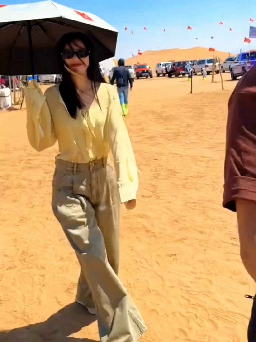 สไตล์เดียวกับ Retro Denim Female Spring 2024 ของ Gao Yuanyuan