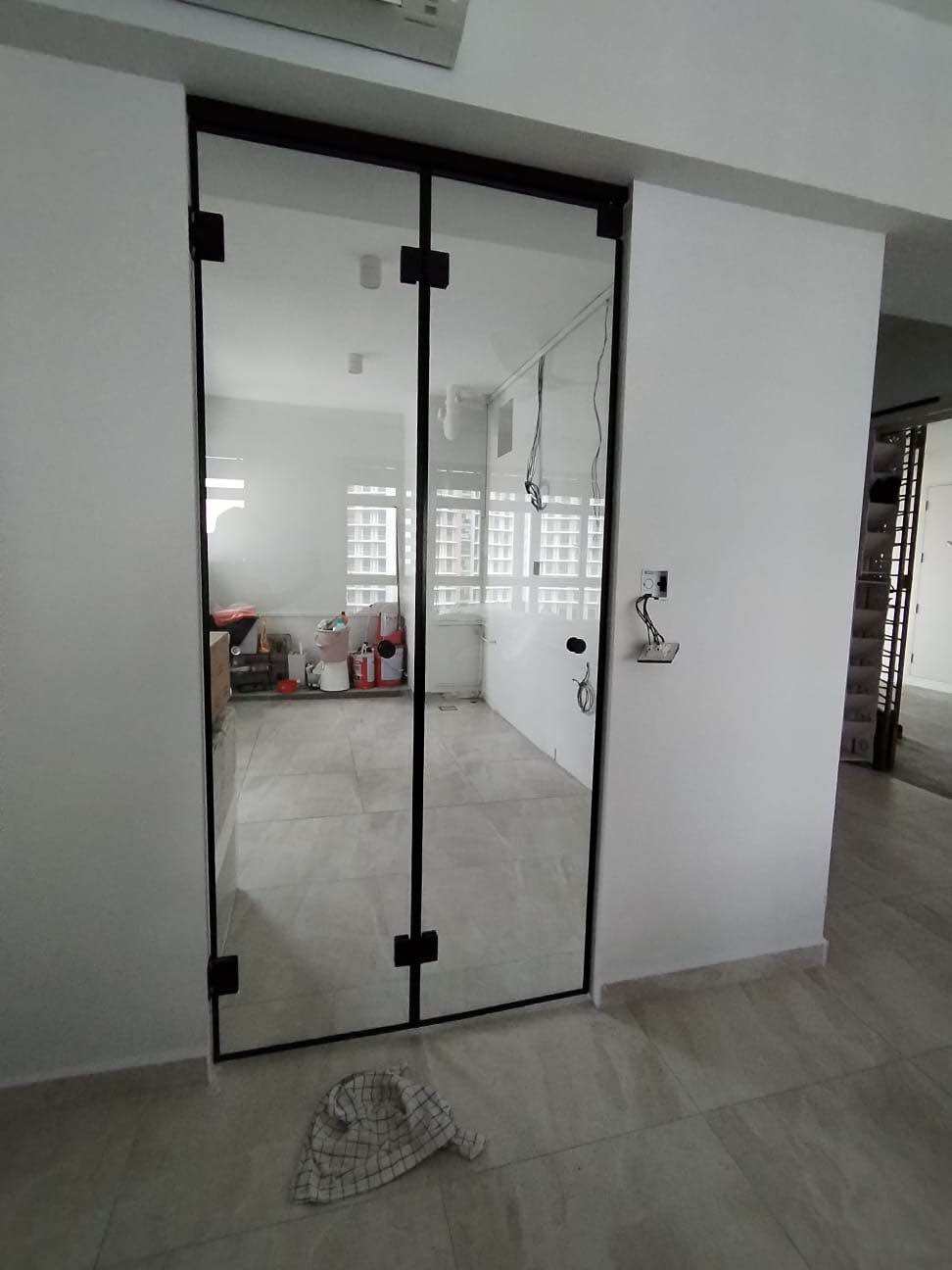 10mm clear tempered glass bi-fold door w/black frame. 
