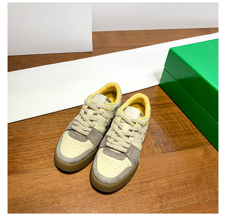 Scarpe da tavola retrò in pelle color block da donna casual all-match primaverili nuovo stile Sneakers bianche sportive Dequn Shoes Street Style