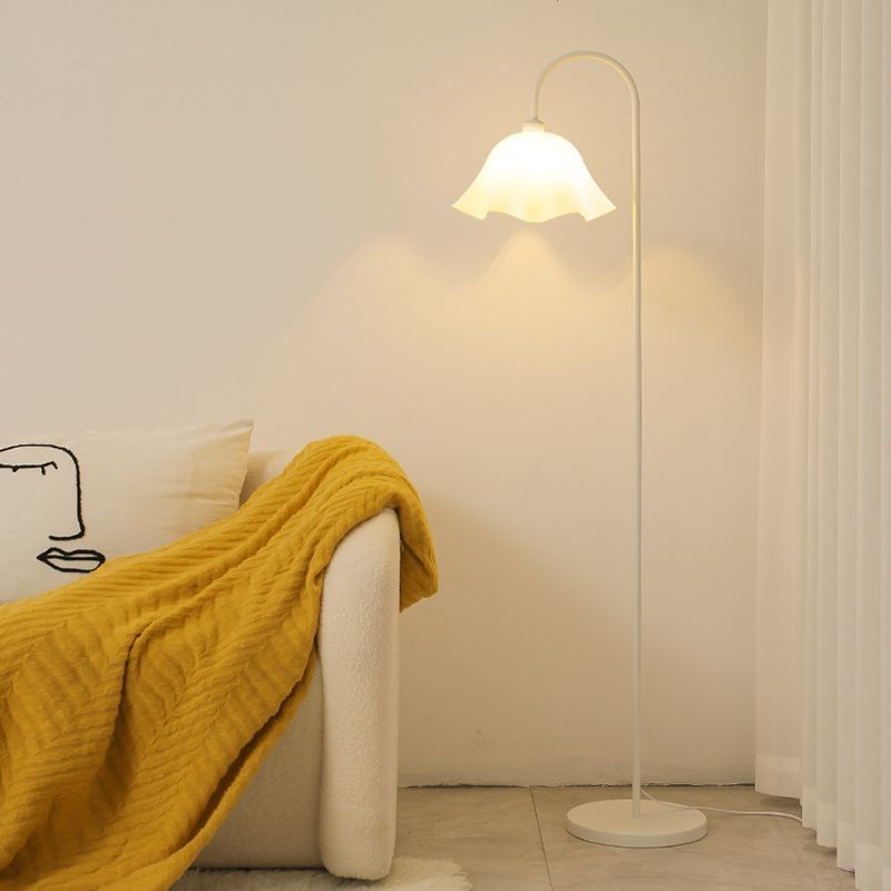 French Style Petal Lamp Modern Minimalist Standing Floor Lamp Living Room Sofa Side Bedroom Bedside Decorative Lampshade Acrylic