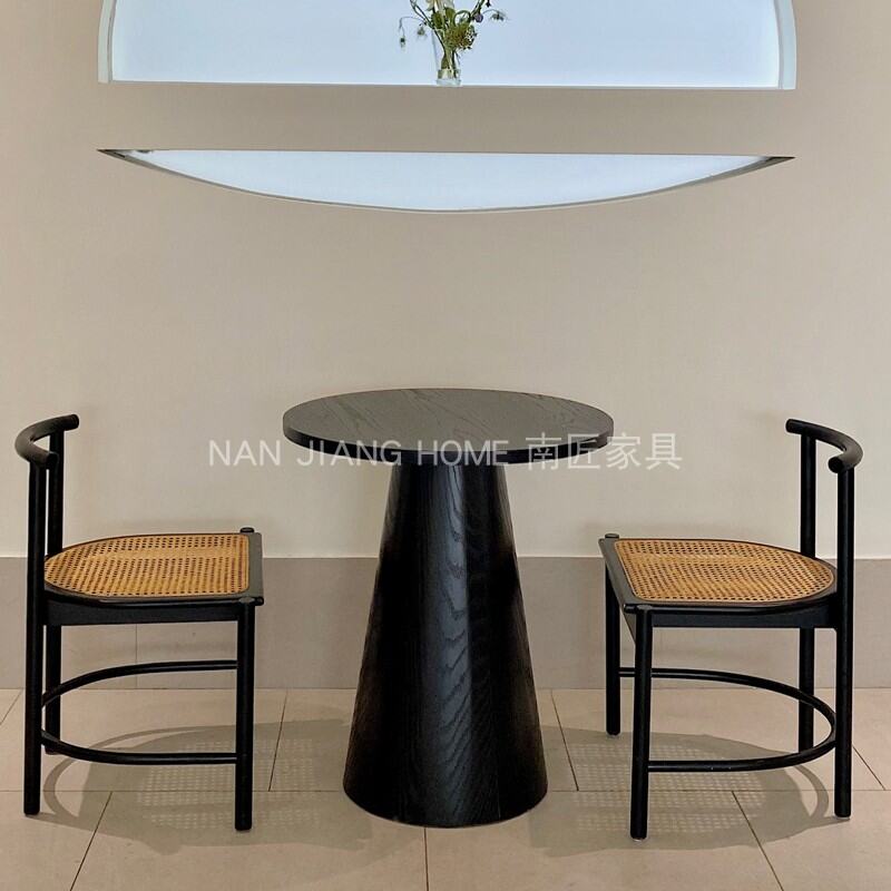 Nordic Solid Wood round Table Modern Simple Home Small Apartment Ash